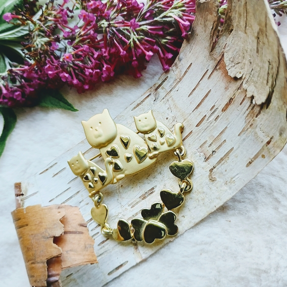 Ajc Jewelry - Vintage matte gold tone fanciful cat family & hearts brooch signed AJC, cat lady